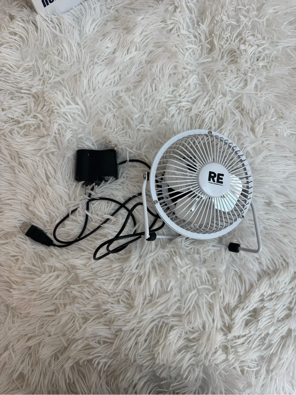 Room Essentials USB Desk Fan with AC Adapter - White - 4 inch blade